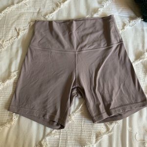EUC Lululemon Lavender Align Biker Shorts